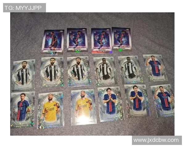 小学生挑战球星卡足球拆包大赛 看谁能集齐全套珍稀卡片