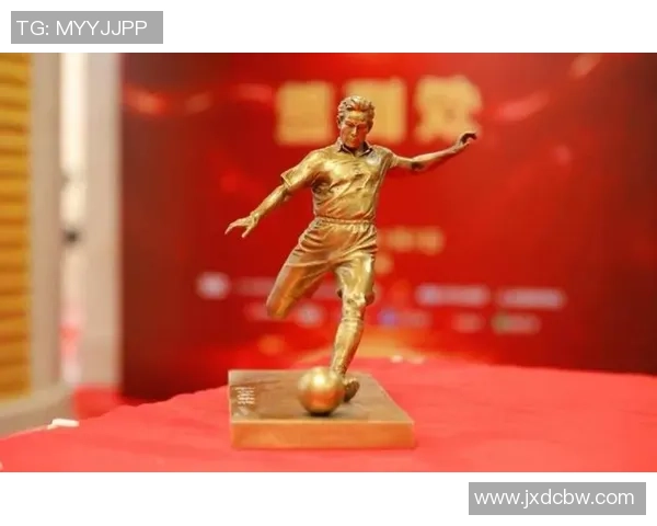 巨幅海报震撼呈现足球巨星荣耀时刻点燃无尽热爱激情