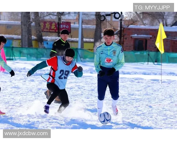 激情绿茵梦幻场地 足球巨星海报漫画精彩纷呈