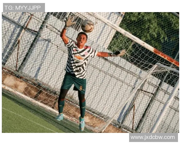 球星同款足球项链彰显运动精神与时尚魅力尽显热血与个性风采 球星同款足球项链彰显运动精神与时尚魅力尽显热血与个性风采